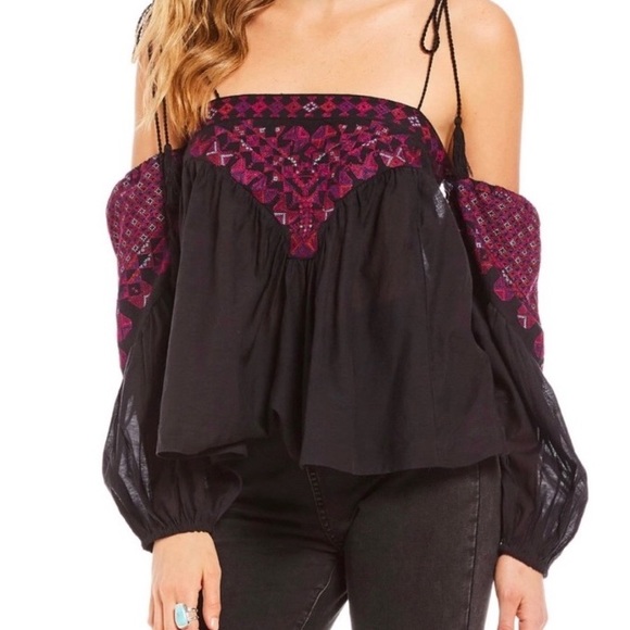 Free People Tops - FREE PEOPLE Vacation peasant tassel black M